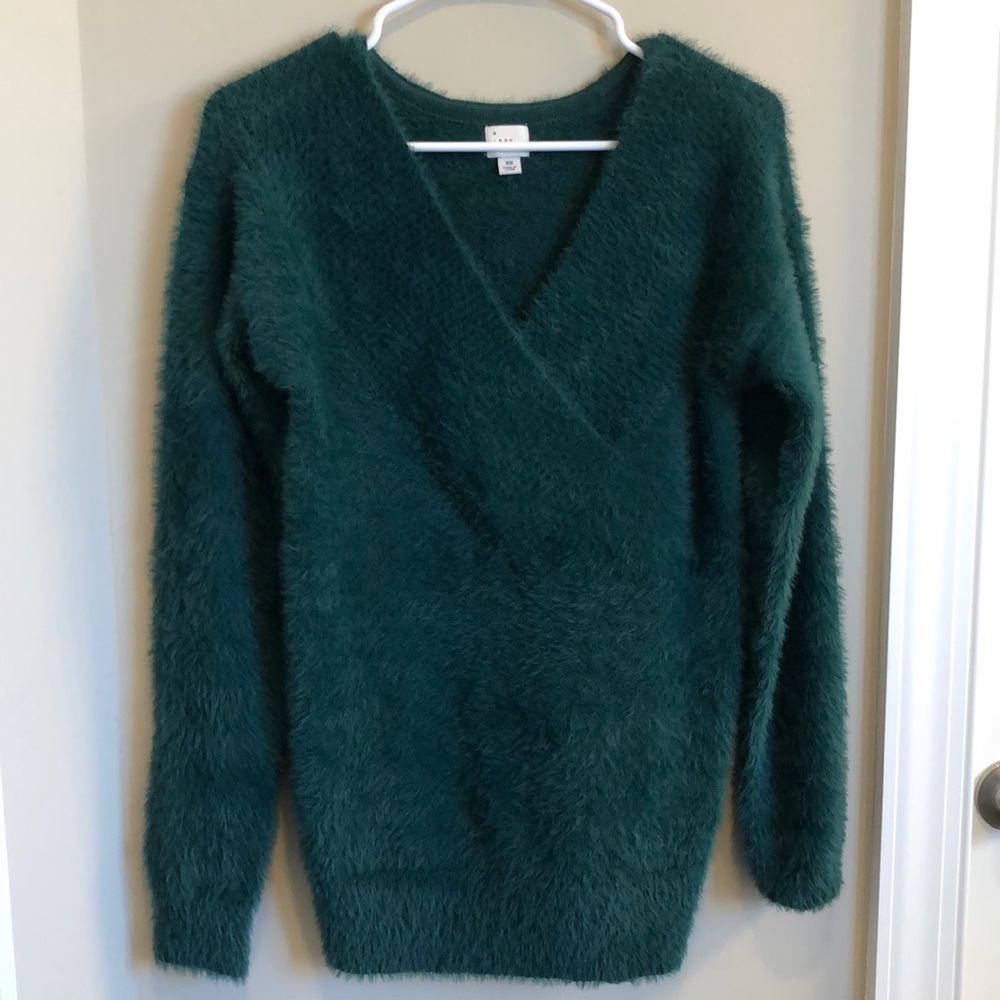 A new day green fuzzy sweater never worn XS